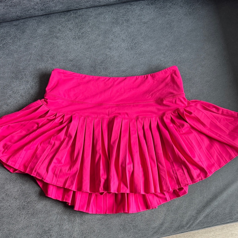 Chic Fuchsia Pleated Mini Skirt